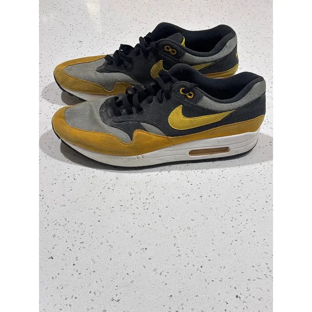 Men’s Nike airmaxs size 11